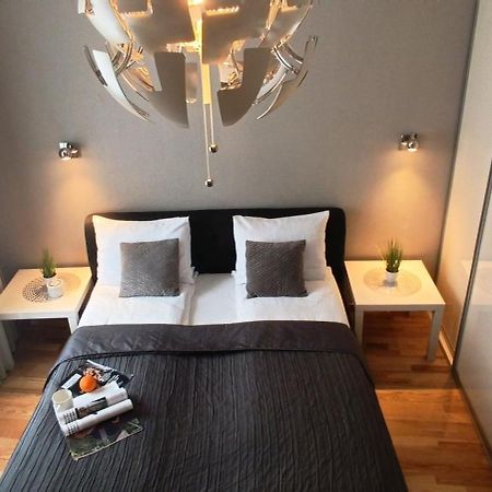 Old Town 2 Bedroom Apartment Near Dome Square & Scenic Waterfront Рига Екстериор снимка